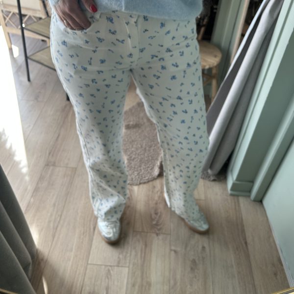 Jean à fleurs